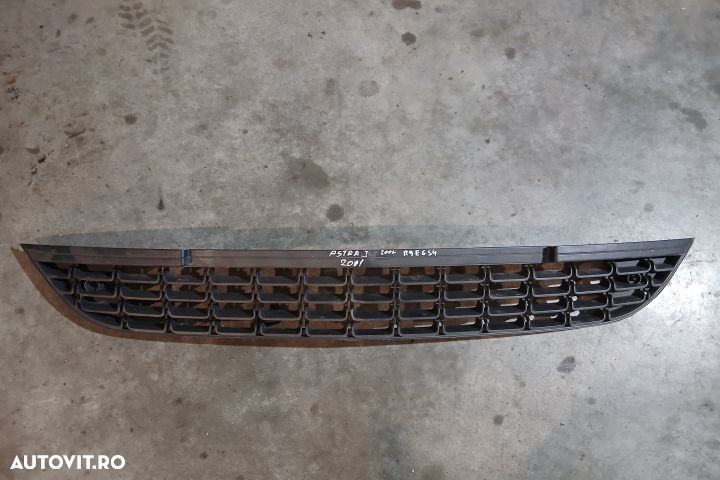 Grila bara fata centru 13266567 13266567 Opel Astra J [2009 - 2012] S - 1