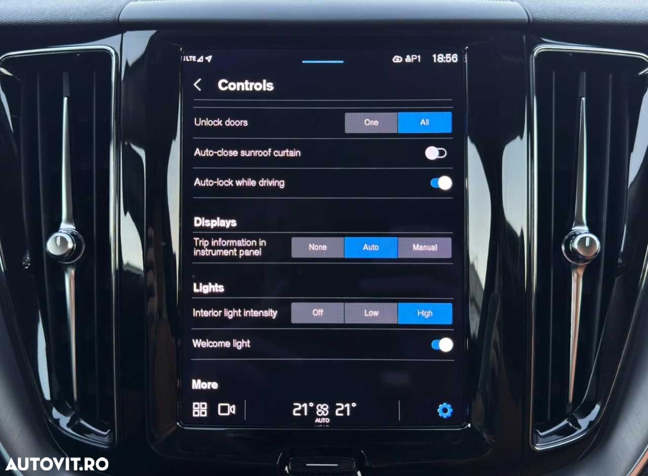 Volvo XC 60 B4 MHEV AT8 FWD Momentum Pro - 33
