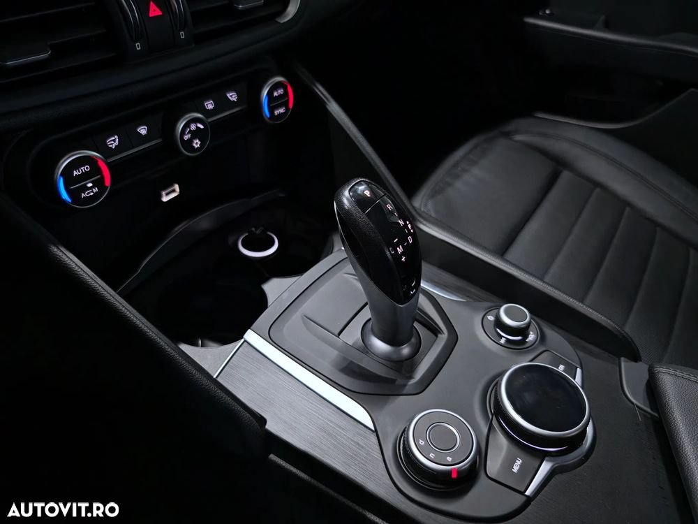 Alfa Romeo Giulia 2.2 JTDM Aut. Super - 28