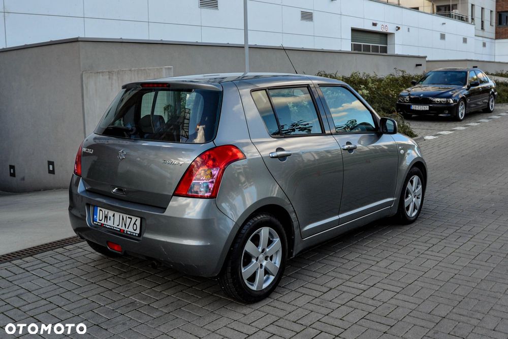 Suzuki Swift 2007 photo 4