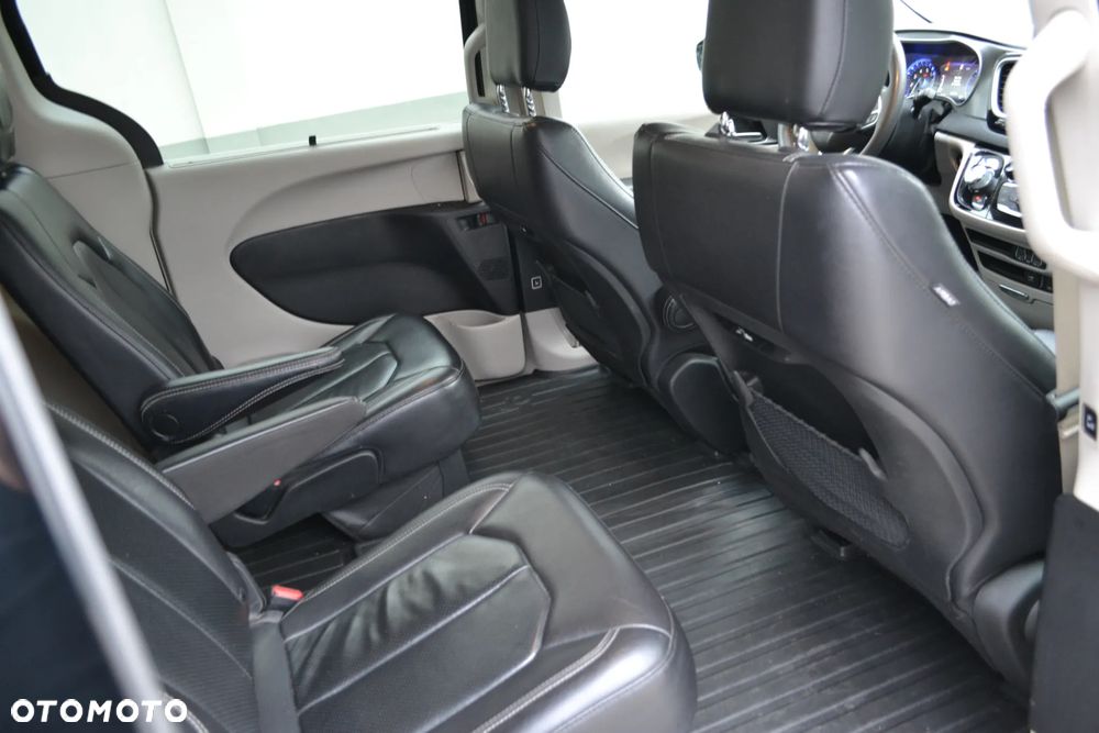 Chrysler Pacifica - 5