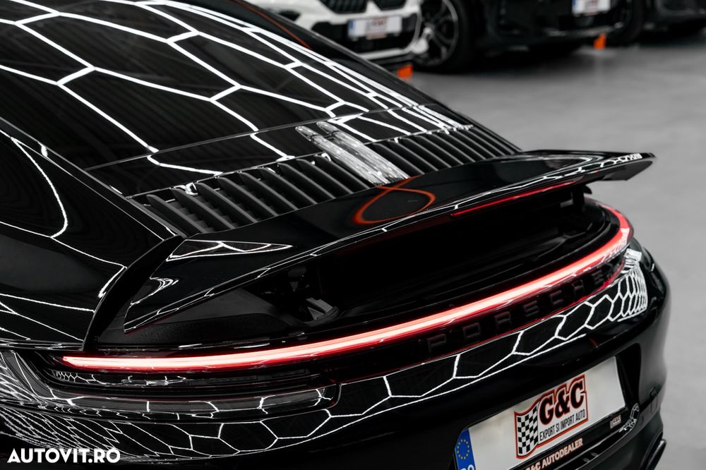 Porsche 911 Carrera 4 GTS PDK - 25
