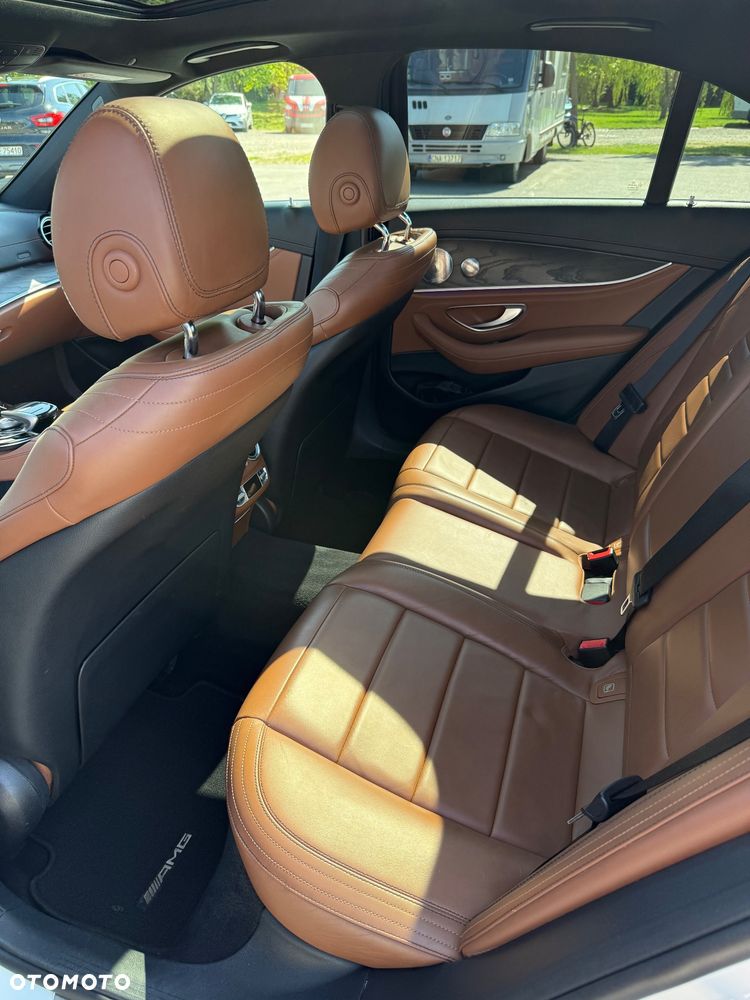 Mercedes-Benz Klasa E 220 d 4-Matic 9G-TRONIC - 38