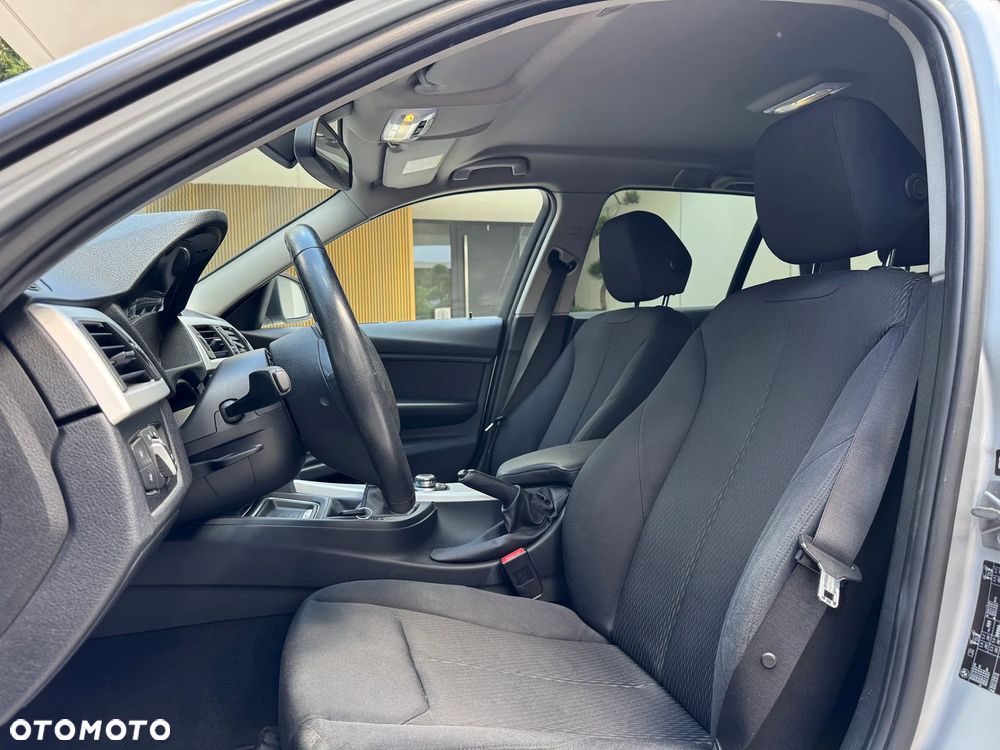 BMW Seria 3 318d DPF Edition Sport - 19
