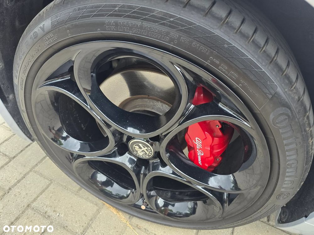 Alfa Romeo Giulia - 17