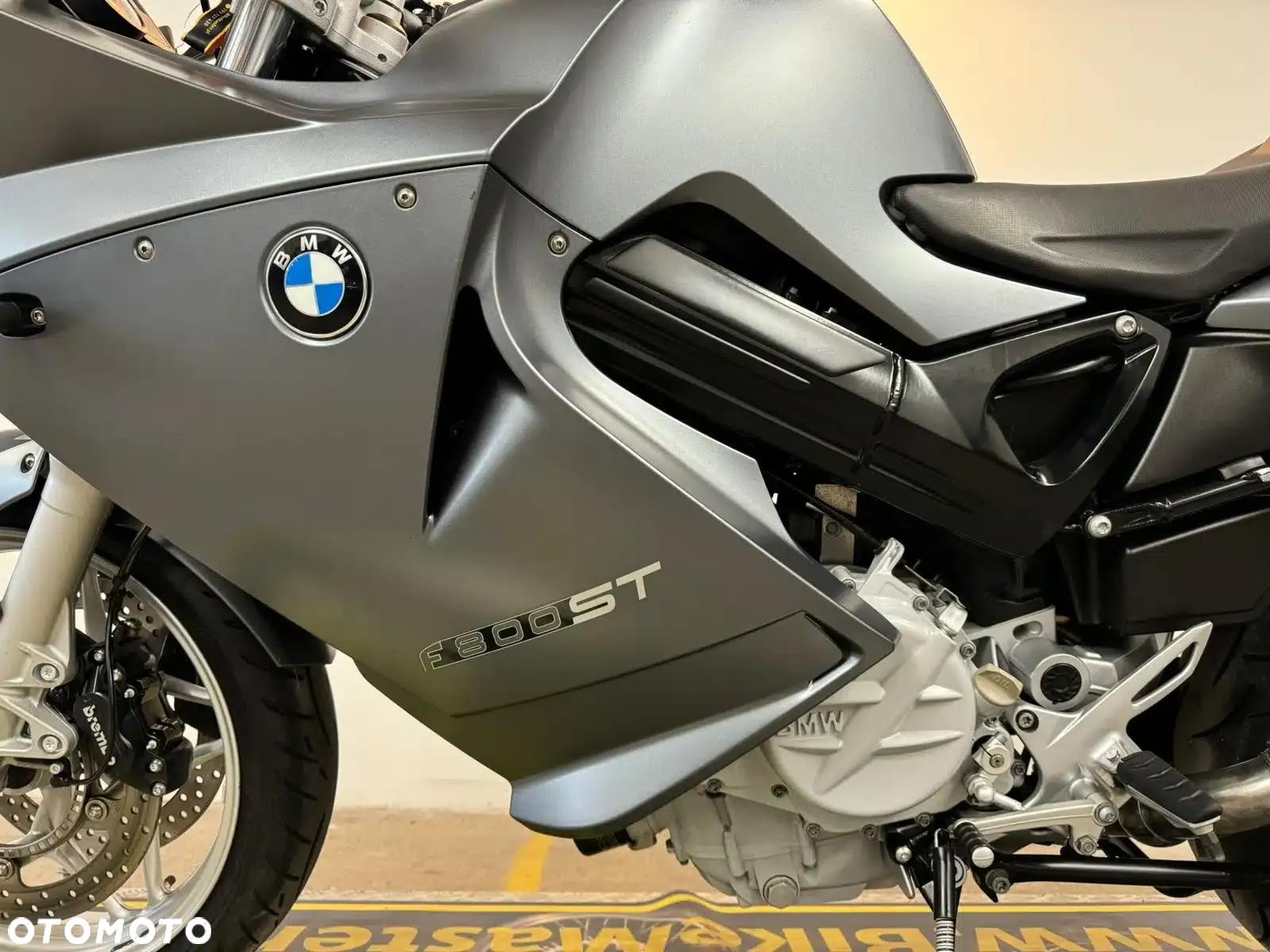 BMW F - 27