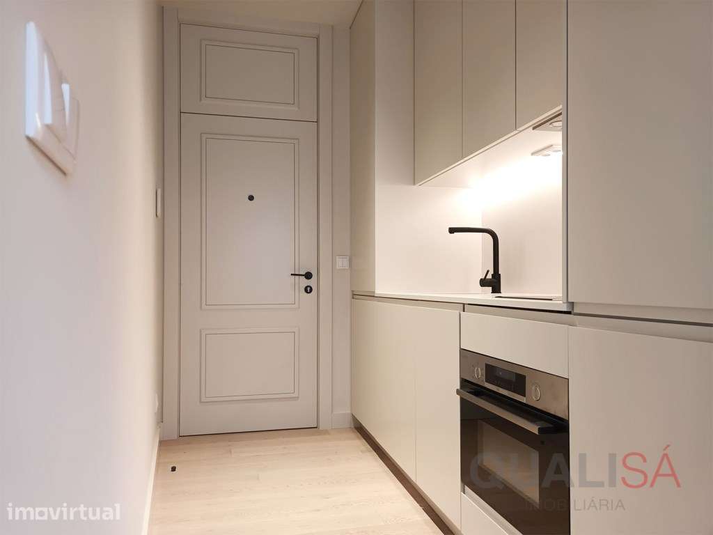 Apartamento T0+1 novo com varanda, equipado e mobilado, centro hist... - Grande imagem: 4/34