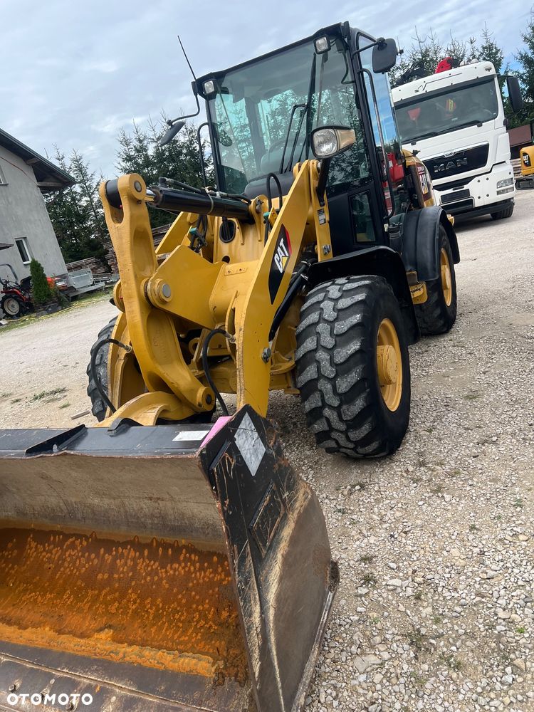 Caterpillar Ładowarka łamana 906M Cat łyżka widły 907 908 5 6 ton SZYBKOZŁĄCZE HYDRAULICZNE dodatkowe linie ZAMIATARKA za dopłatą - 25