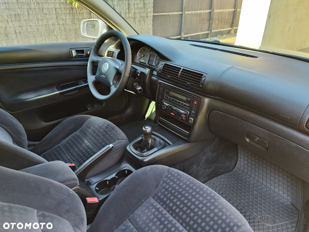 Volkswagen Passat 1.9 TDI Comfortline - 11