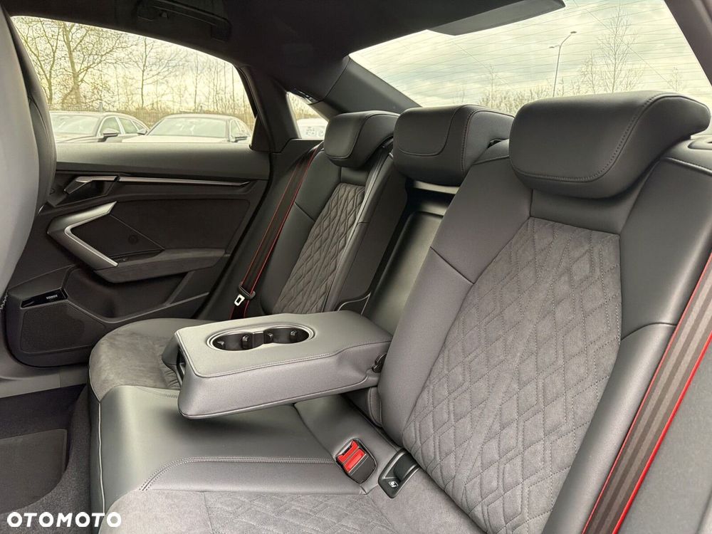 Audi RS3 Limousine - 12