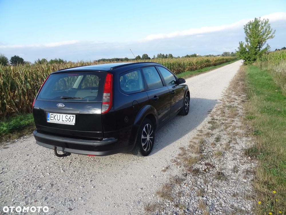 Ford Focus 2.0 Ghia - 9