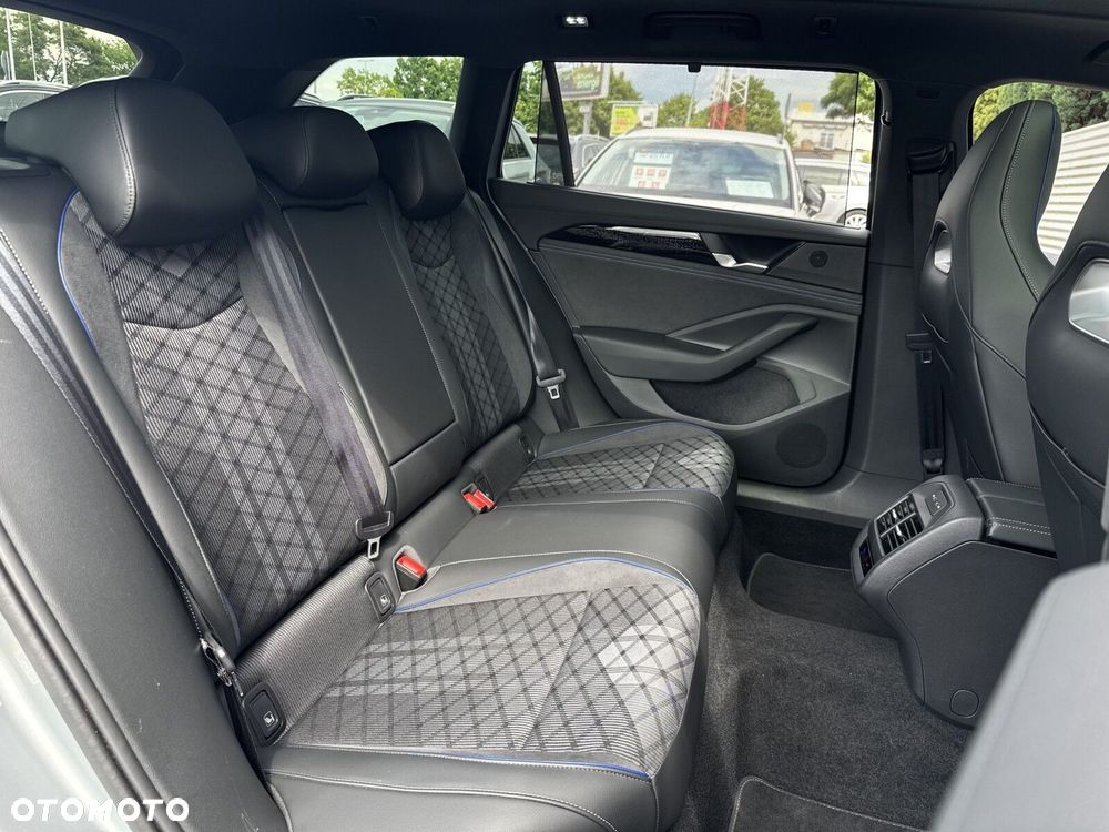 Volkswagen Passat Variant 2.0 TDI SCR 4Mot R-Line DSG - 16