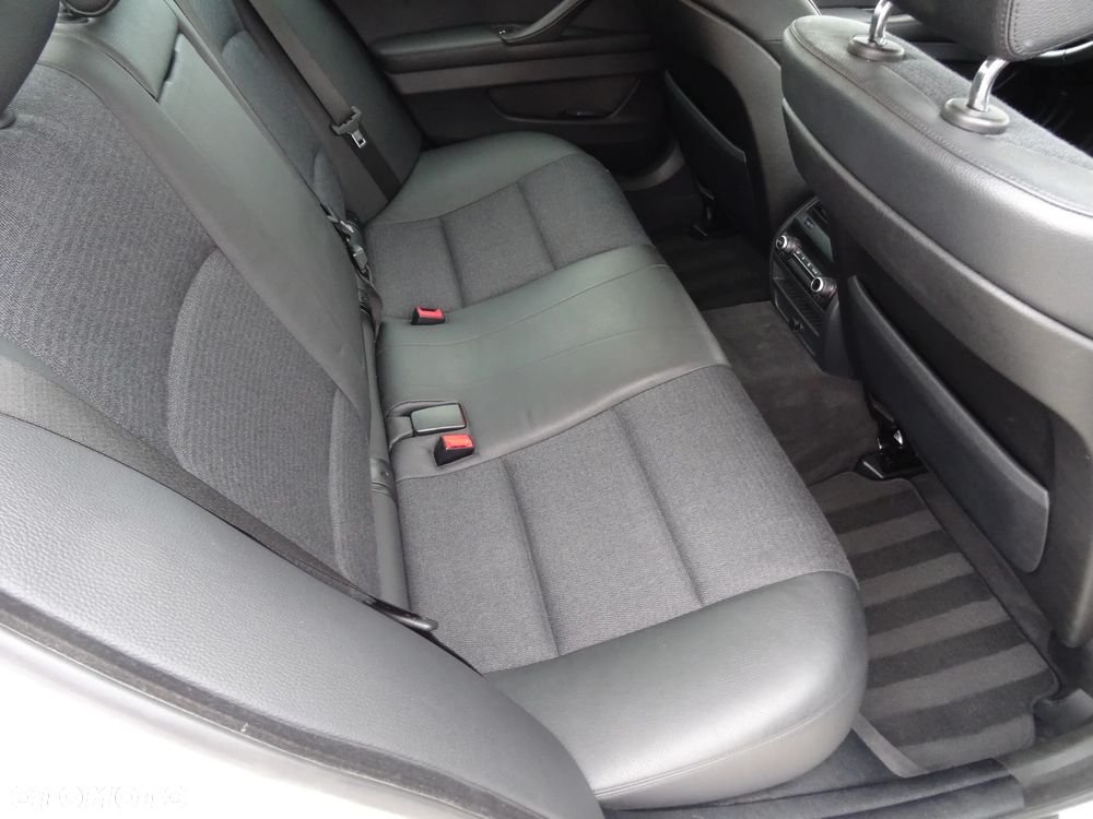 BMW Seria 5 520i Sport-Aut - 16