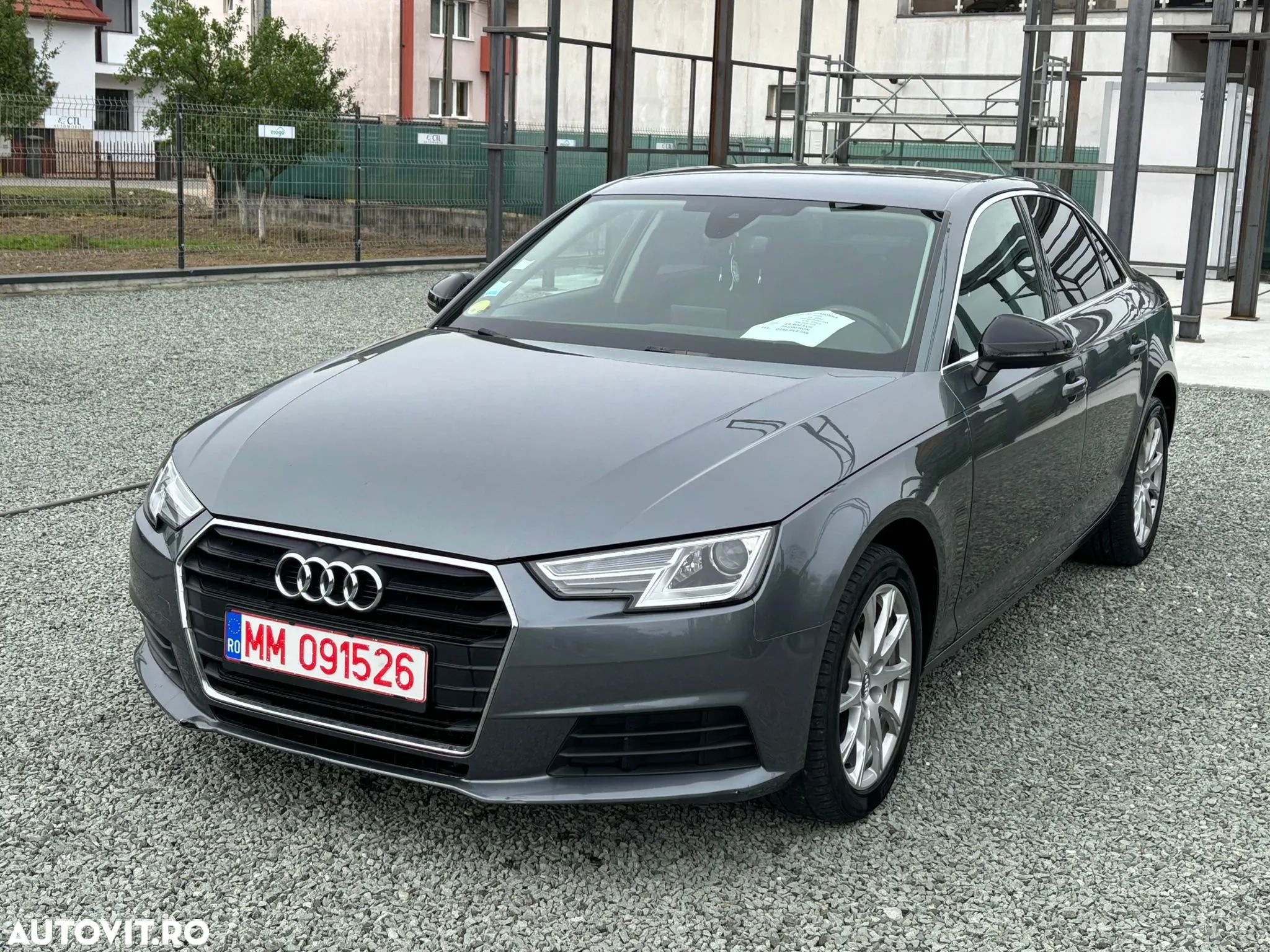 Audi A4 2.0 TDI ultra S tronic - 1