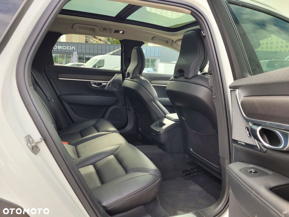 Volvo V90 Cross Country - 26