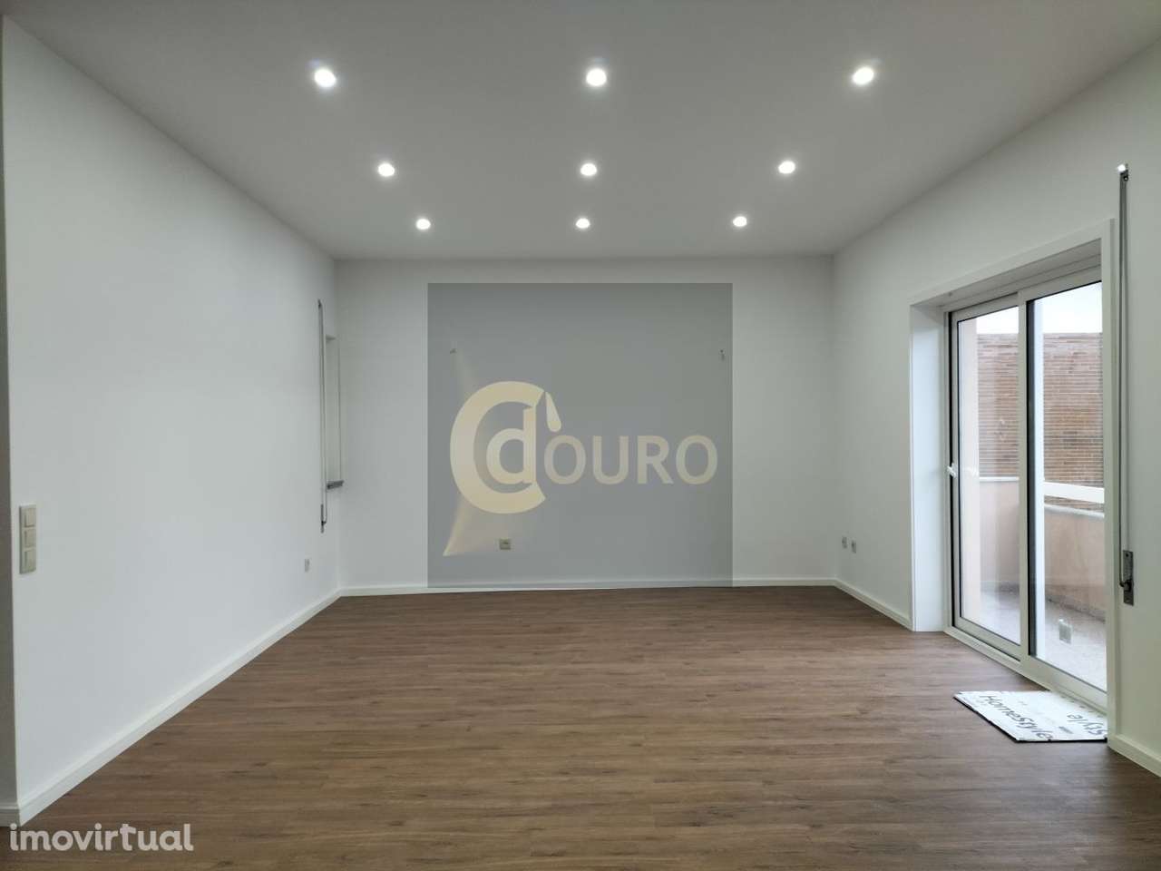 APARTAMENTO T3 RENOVADO EM ÁGUAS SANTAS - Grande imagem: 5/26