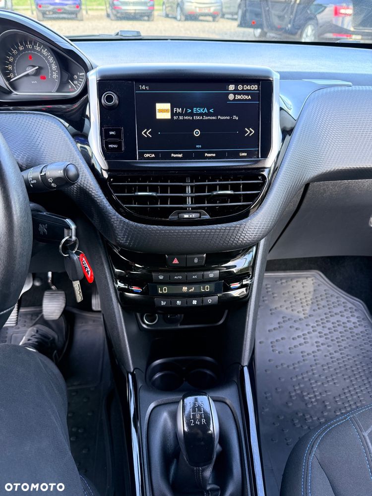 Peugeot 2008 BlueHDi 100 STOP & START Signature - 12