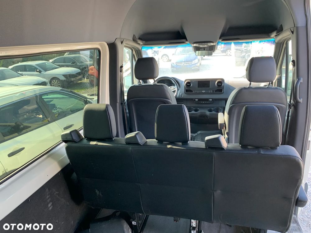 Mercedes-Benz Sprinter - 14