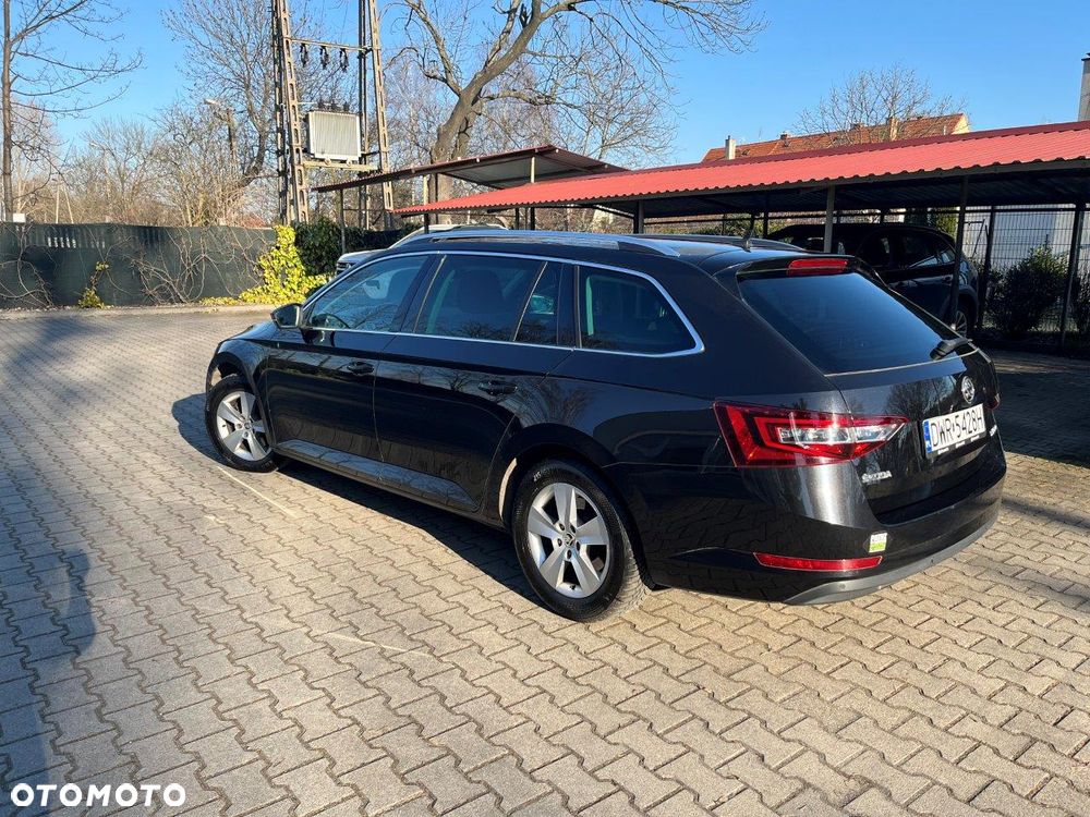 Skoda Superb 2.0 TDI Ambition DSG - 5