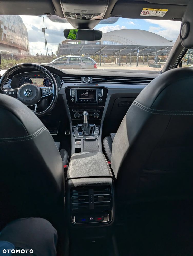 Volkswagen Passat - 19