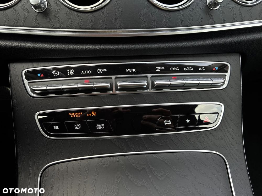 Mercedes-Benz Klasa E 300 d 4-Matic AMG/Avantgarde - 34