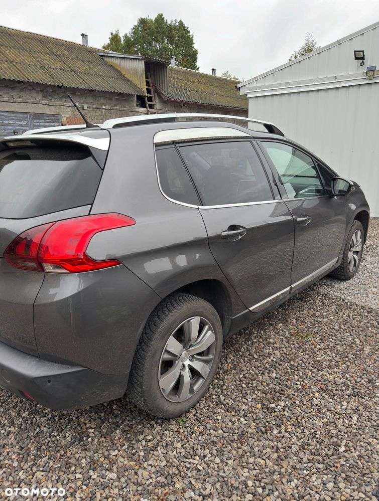 Peugeot 2008 1.2 Pure Tech Style - 4
