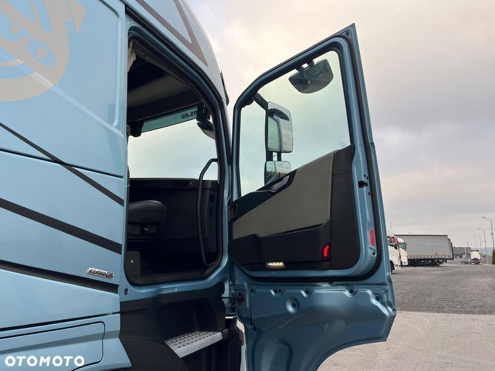 Volvo FH500 / WERSJA LIMITOWANA / FULL SERWIS / XENONY / GLOBETROTTER XL - 18
