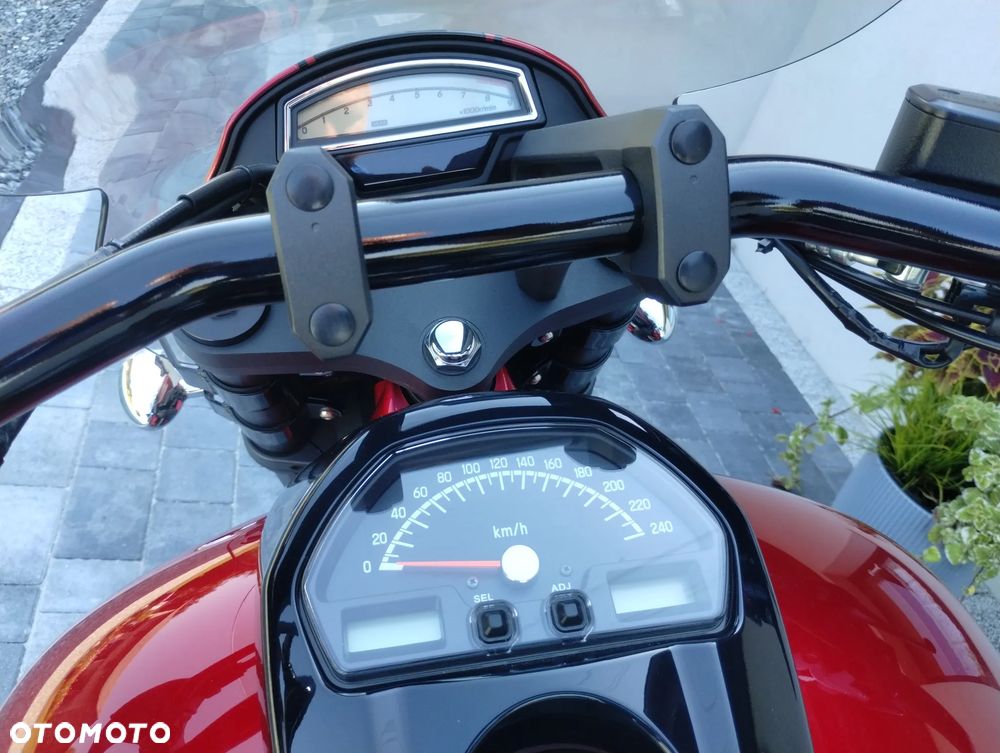 Suzuki Boulevard - 20