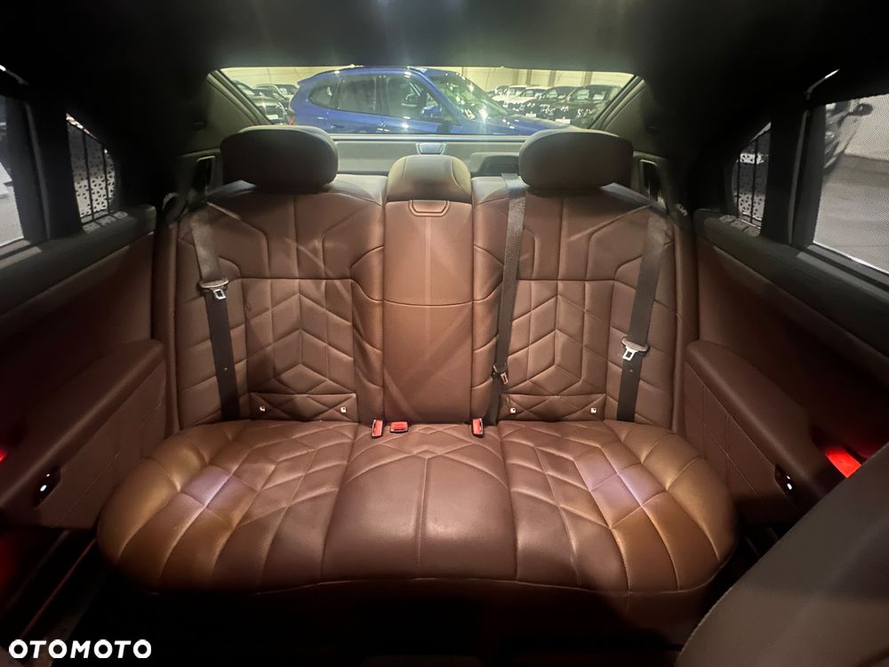BMW Seria 7 730d xDrive mHEV - 19