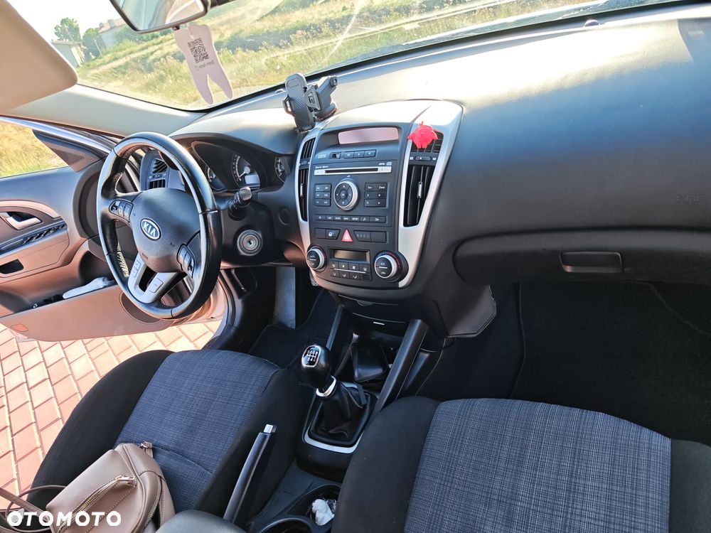 Kia Ceed - 12