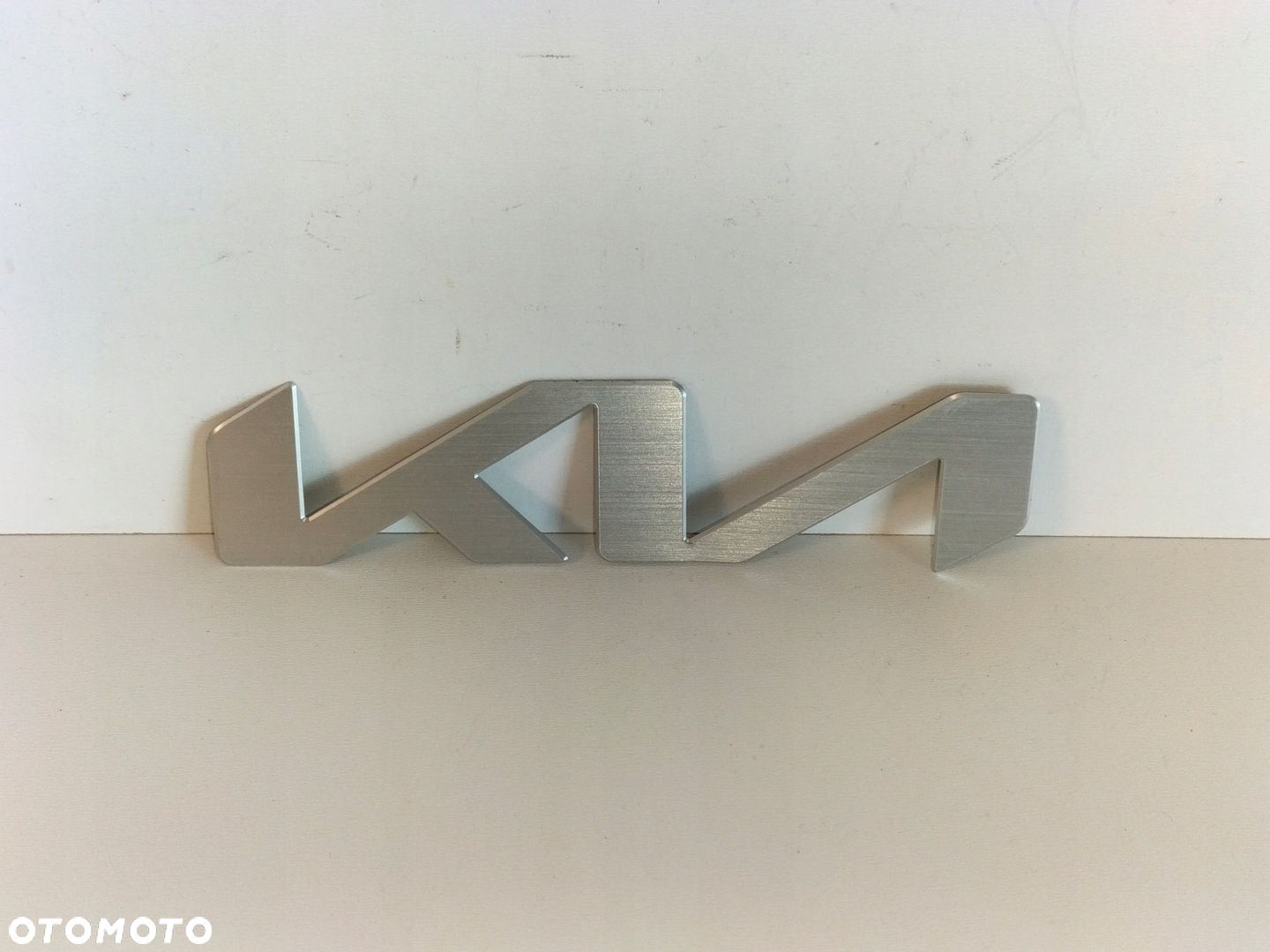 Znaczek emblemat logo KIA - 1