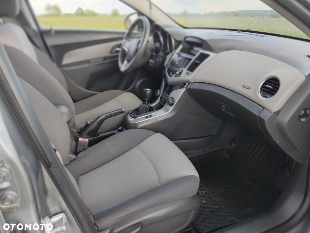 Chevrolet Cruze 1.8 LT - 12