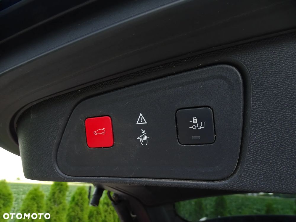 Peugeot 3008 1.6 BlueHDi Allure S&S EAT6 - 7