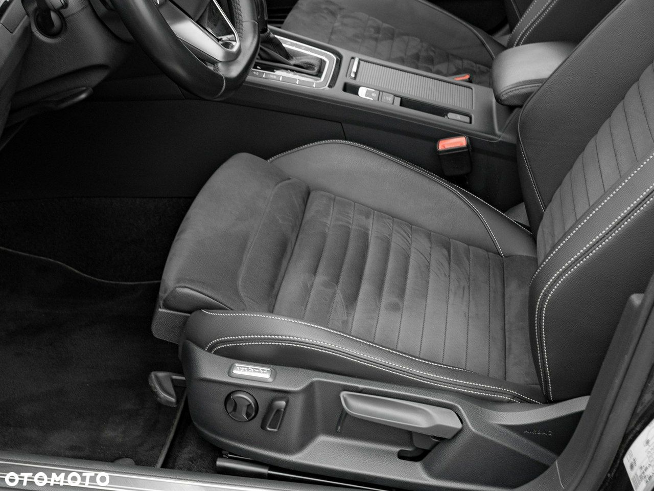 Volkswagen Passat 2.0 TDI Elegance DSG - 14