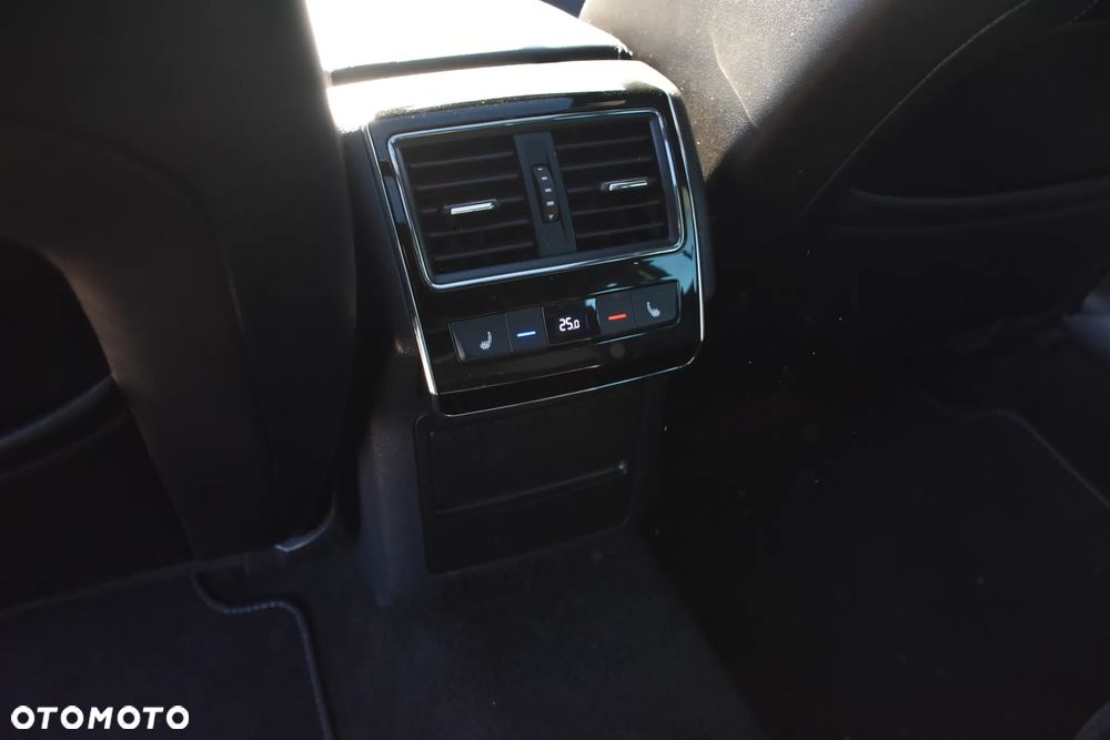 Skoda Superb 2.0 TDI DSG Sportline - 17