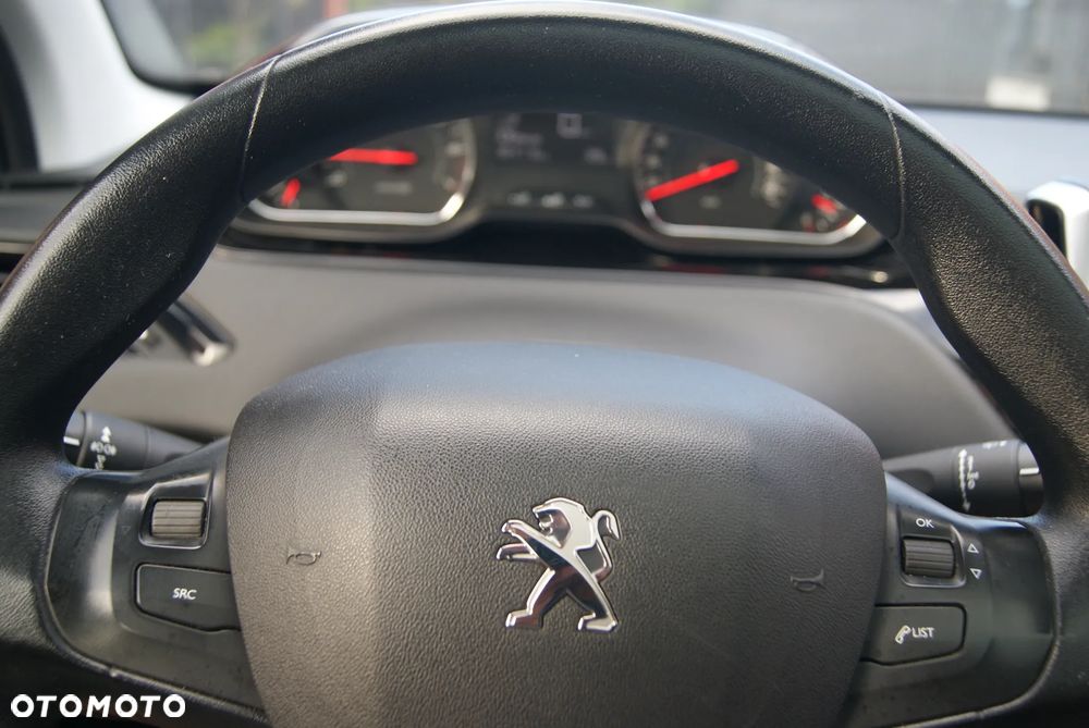 Peugeot 208 82 VTI Allure - 23