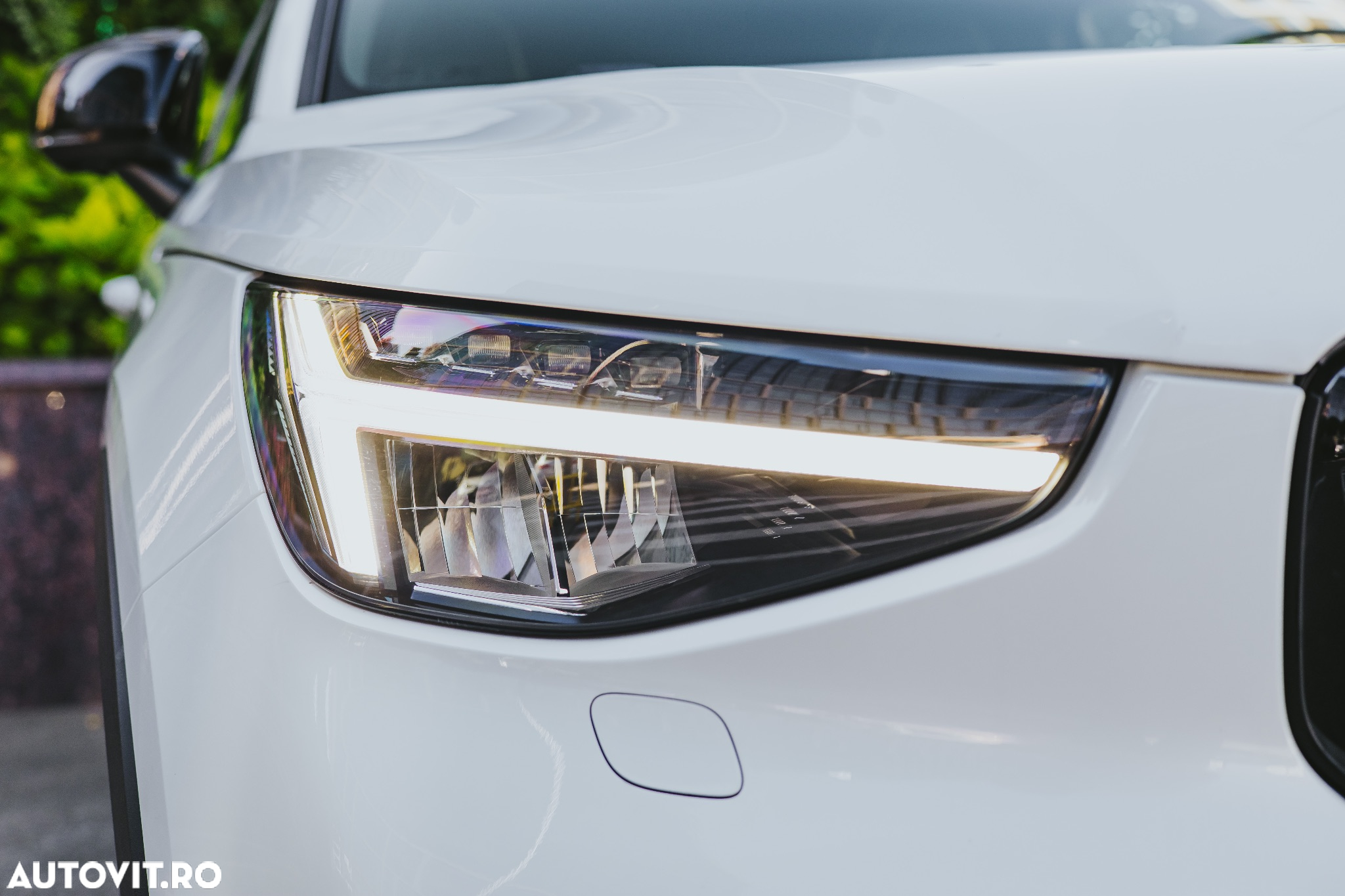 Volvo XC 40 Recharge T5 Twin Engine AT7 R-Design Expression - 4