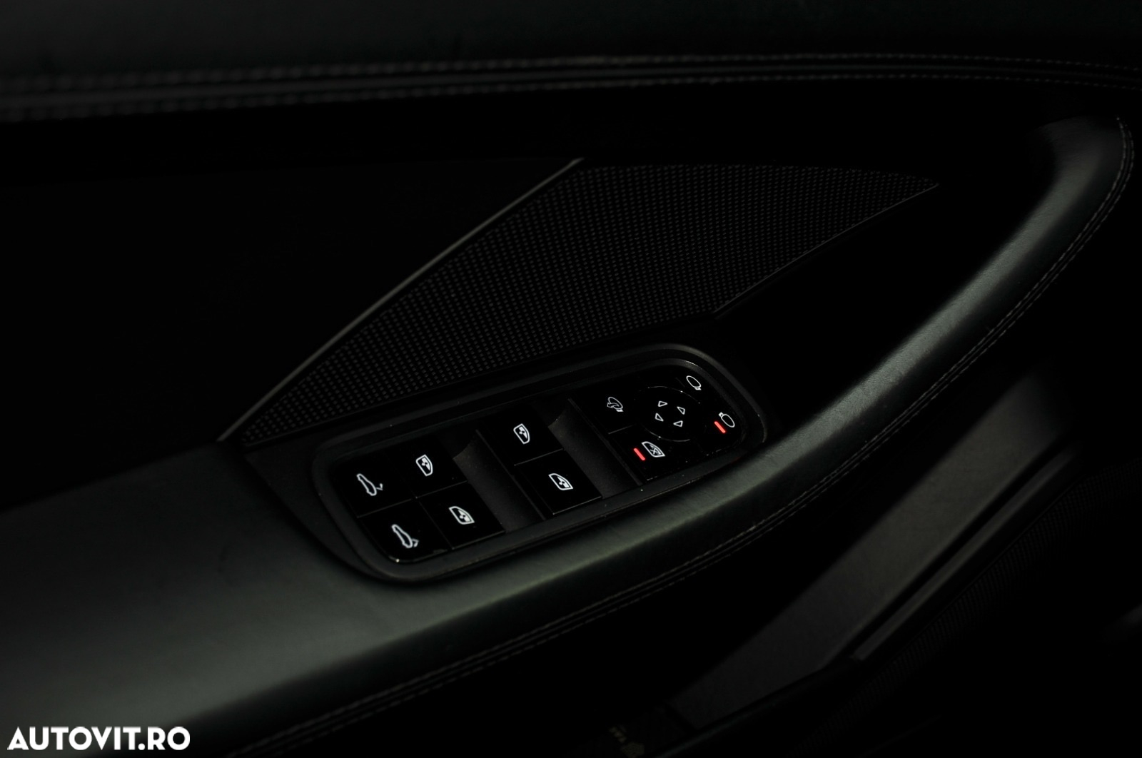 Porsche Panamera 4S - 30