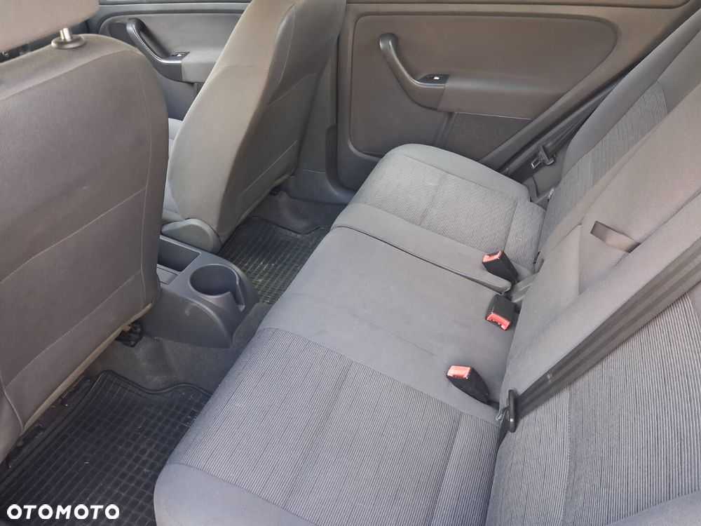 Volkswagen Golf Plus - 8
