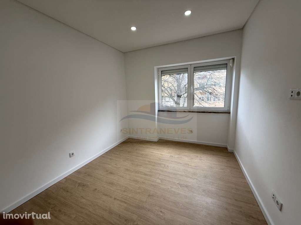 T3 Remodelado com Suíte e Varandas - Odivelas - Grande imagem: 3/14