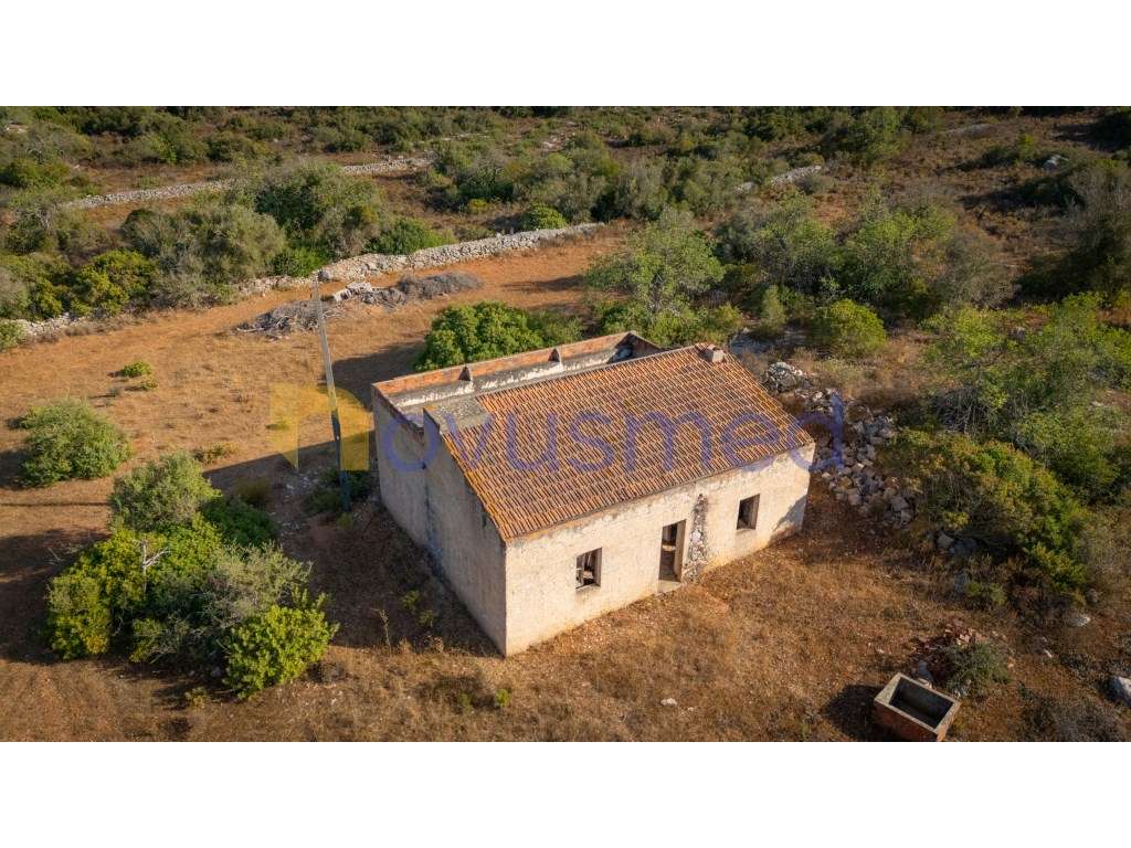 Moradia térrea para reabilitar na Centeeira, Paderne - Albufeira, N... - Grande imagem: 5/43
