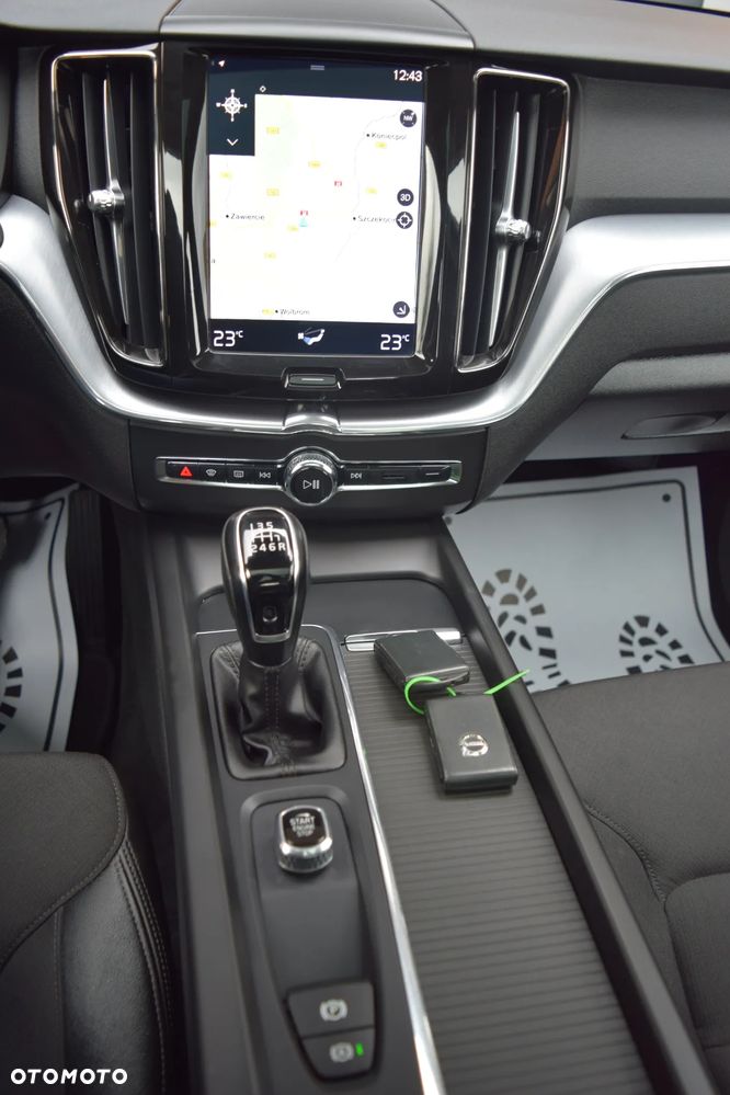 Volvo XC 60 D3 Momentum Pro - 33