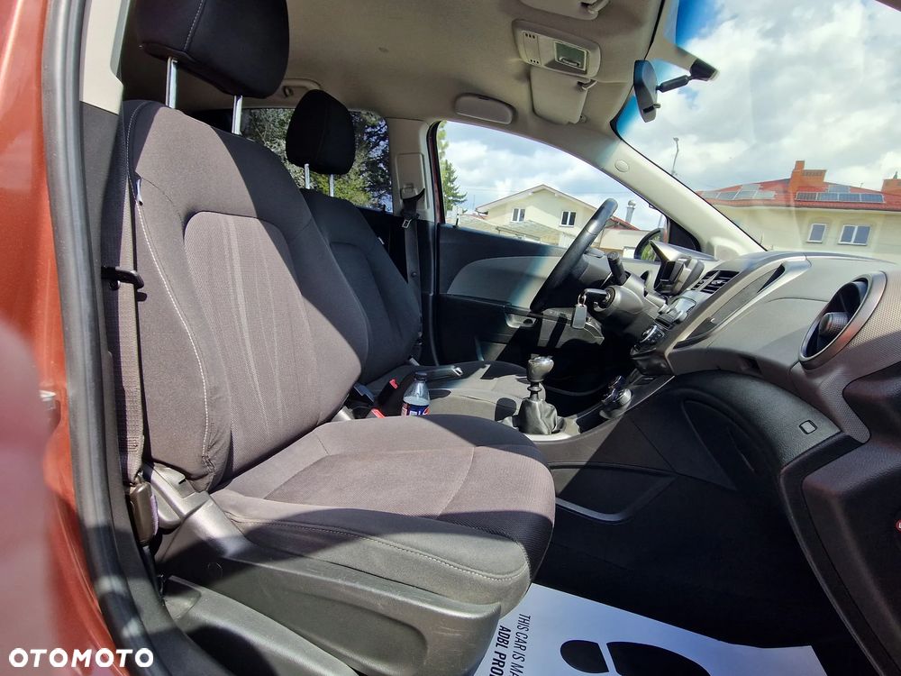 Chevrolet Aveo 1.4 LT - 12