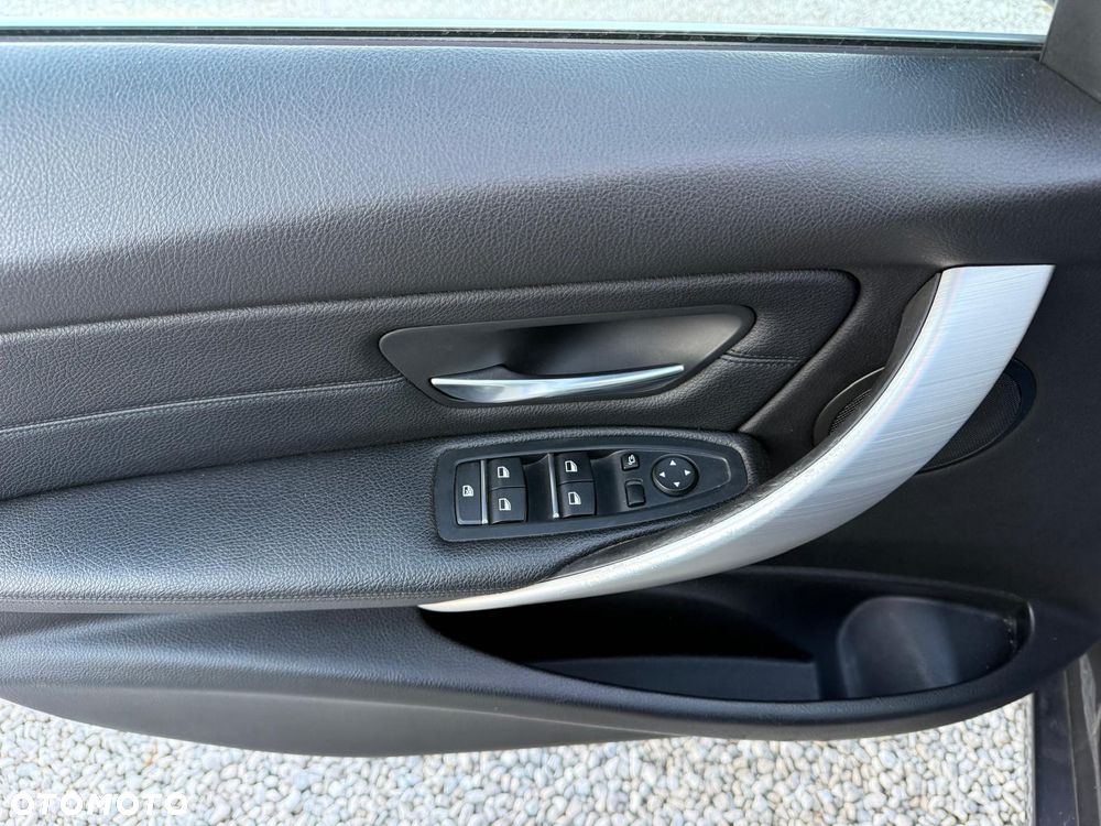 BMW Seria 3 320d - 19