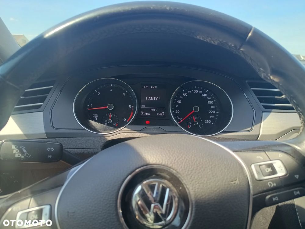 Volkswagen Passat 2.0 TDI BMT Trendline - 18