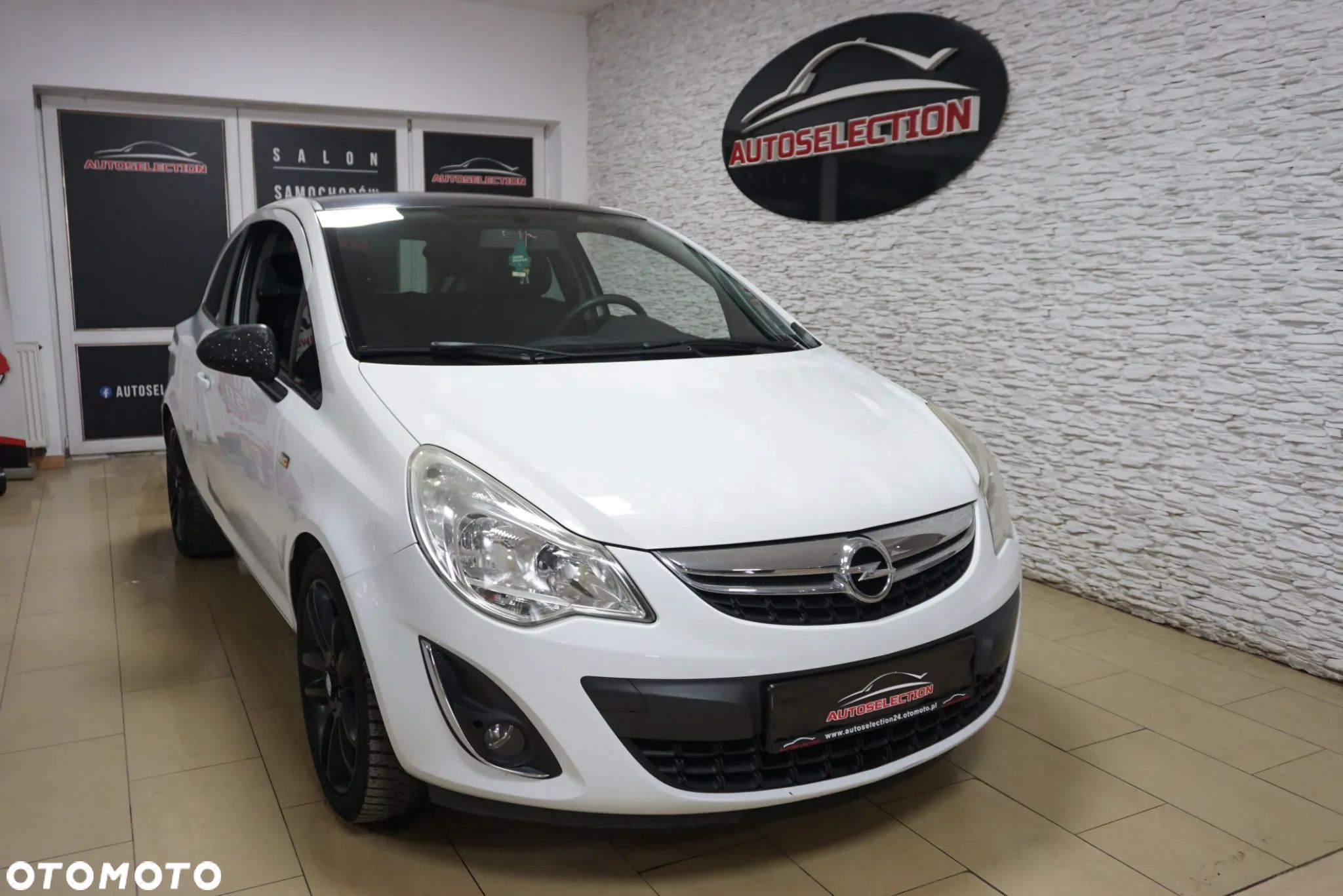Opel Corsa 1.4 16V Color Edition - 1