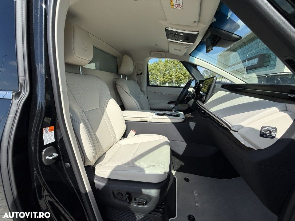 Lexus LM 350h Luxury - 22