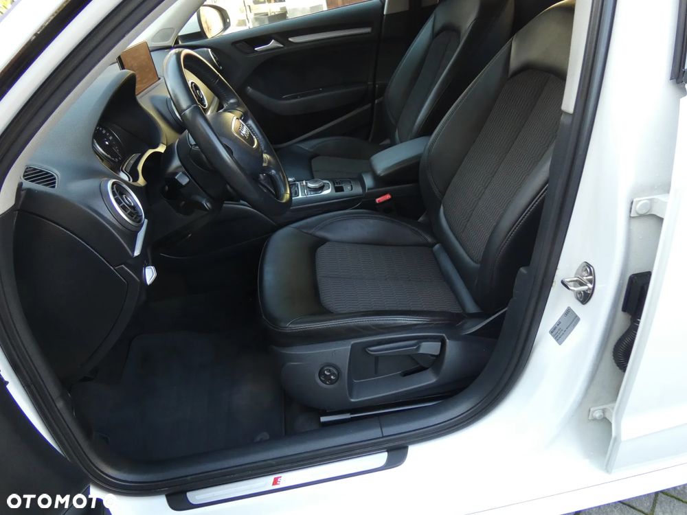 Audi A3 Sportback 1.6 TDI (clean diesel) S line Sportpaket - 29