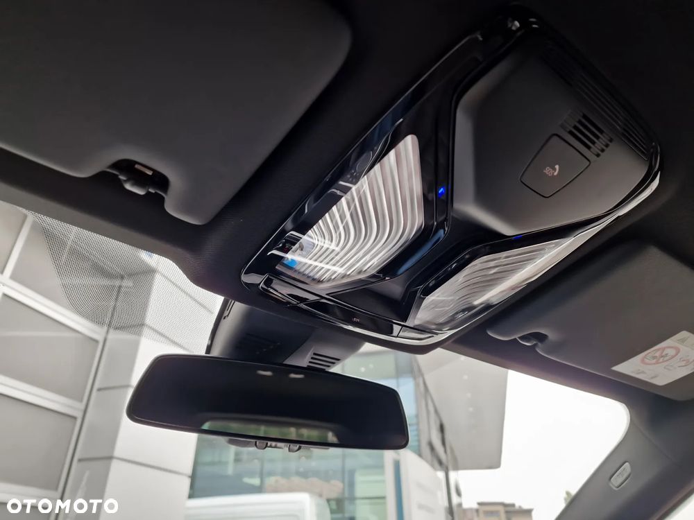 BMW Seria 3 320d xDrive mHEV - 14