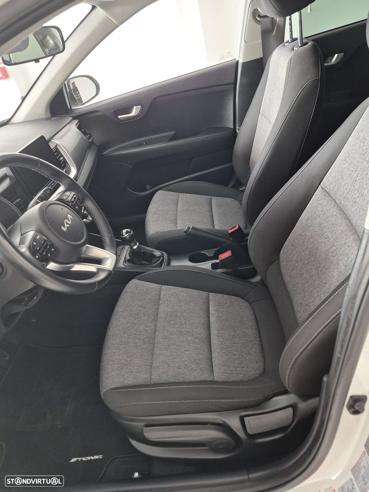 Kia Stonic 1.2 MPi Dynamic — fotografia 16
